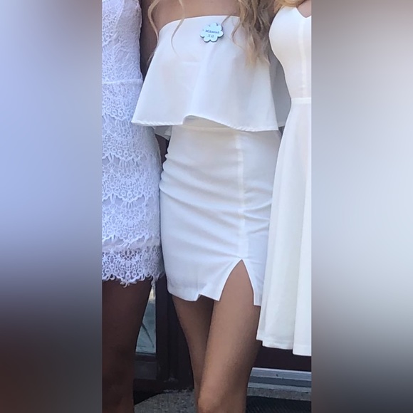 MINI WHITE DRESS. PERFECT FOR GRADUATION PARTIES, OR GOING OUT - Picture 2 of 2